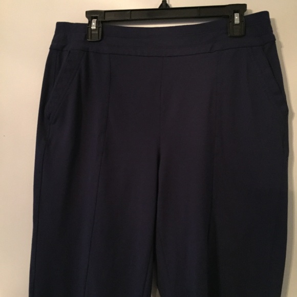 Chico’s Zenergy casual cropped pants Sz 1 ( Sm/m ) - Picture 4 of 7